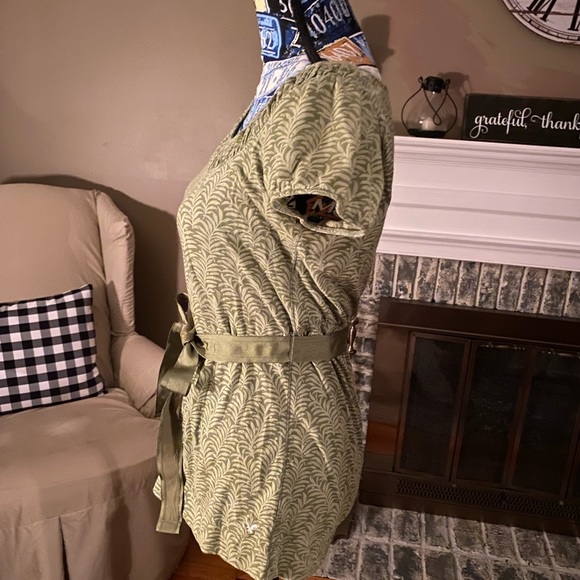 AEO shirt w/belt - Picture 3 of 6